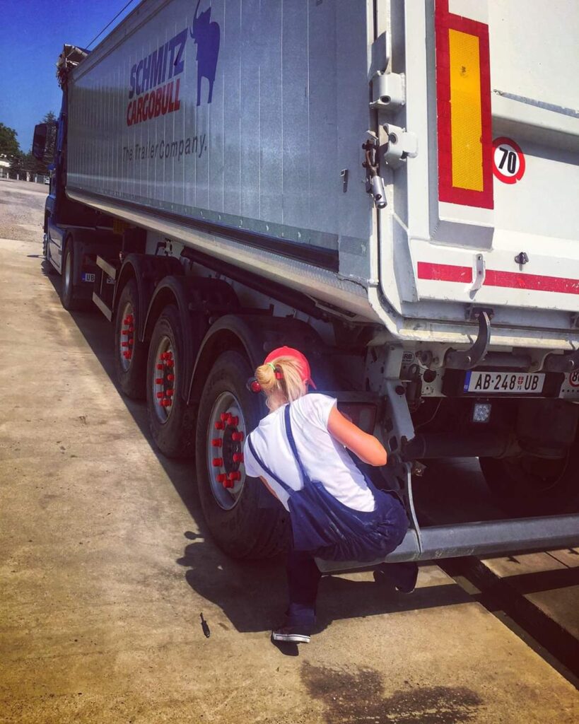 Andrijana Kuzmanović, profesionalna vozačica kamiona Foto: Privatna arhiva