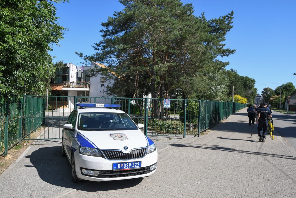 Novi Sad 16.06.2022 Lazna dojava o postavljenoj bombi u osnovnoj skoli Jozef Atila foto Nenad Mihajlovic