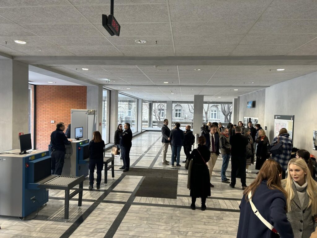 Parnični postupak roditelja ubijene dece protiv porodice Kecmanović i OŠ Ribnikar