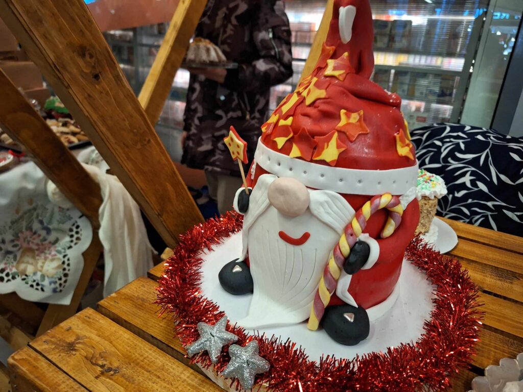 novogodišnji bazar npr novogodisnja dekoracija torte humanitarna Tortijada