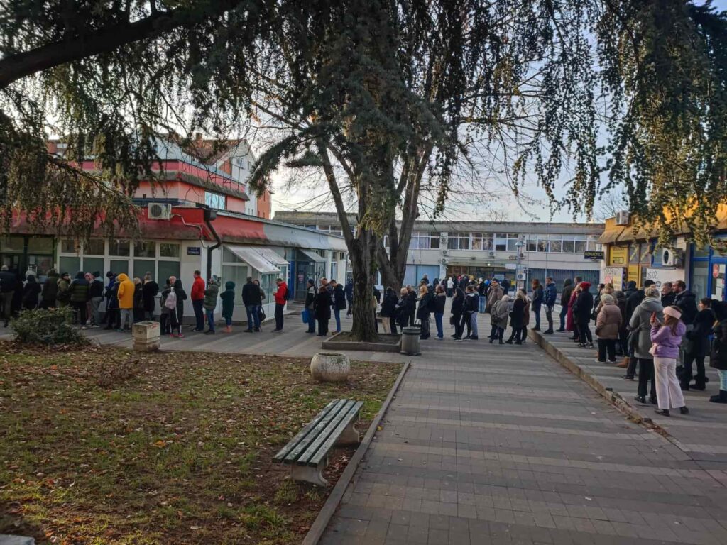 cerak glasanje izbori guzva kolona red