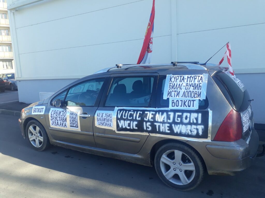 Zoran Todorović iz Mladenovca kome je "uhapšen" automobil jer je oblepljen natpisima protiv Vučića