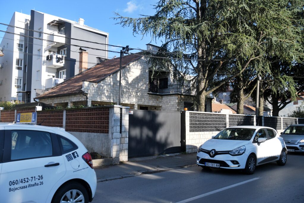 Beograd 16. novembar 2023. Ulica Milana Rakića Zvezdara kuća na koju je navodno bačena bomba Foto:Filip Krainčanić/Nova.rs