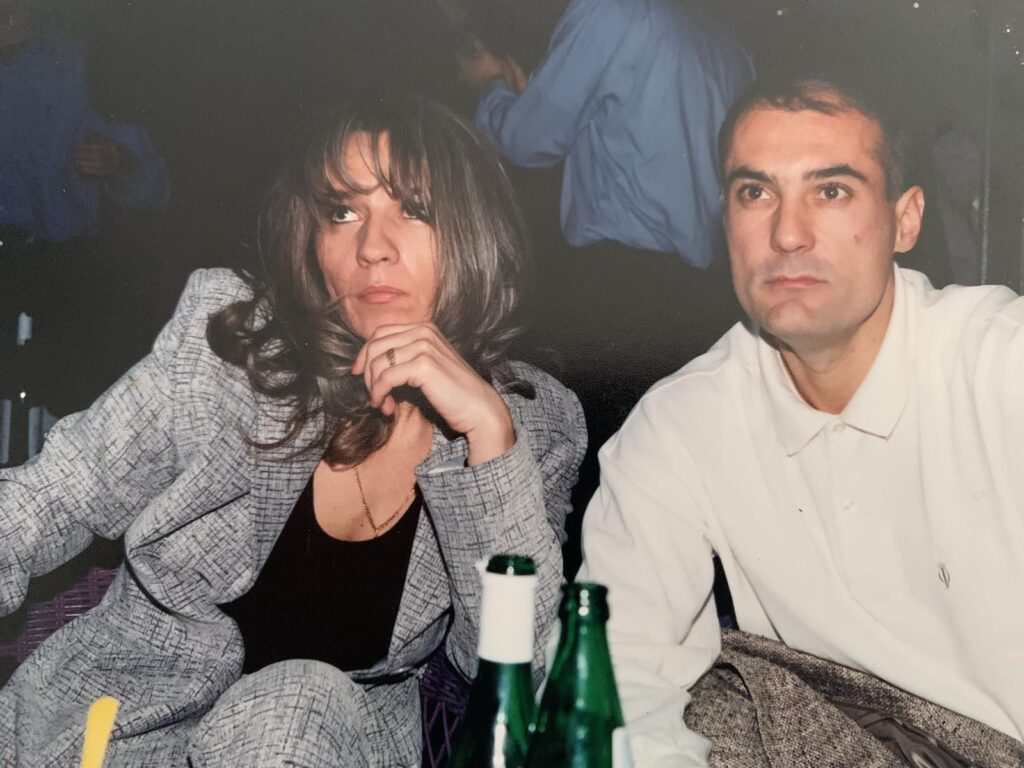 Mirjana Nedeljković sa pokojnim suprugom Zoranom Nedeljkovićem koga je pretukao komšija na Zvezdari
  Beograd 22. avgust 2023. Ispovest sina Nemanje ubijenog Zorana Nedeljkovića Pravda za Zokija