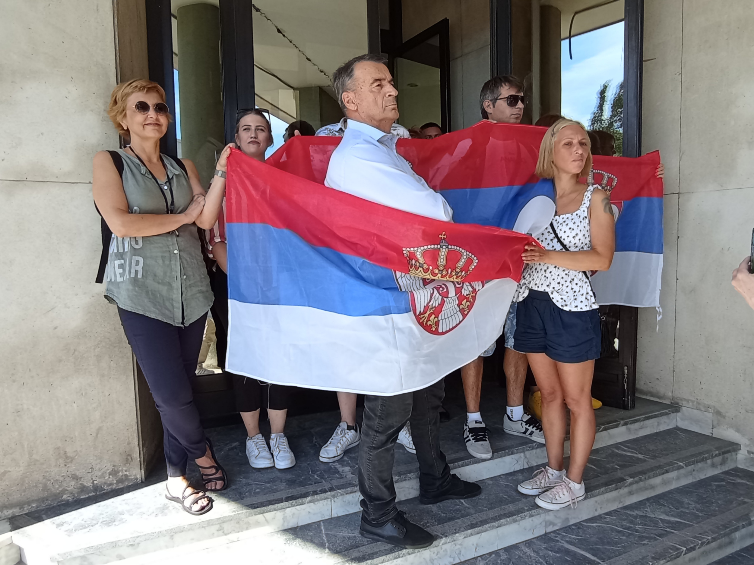 Protest ispred Skupštine grada protiv "Novog Sada na vodi"