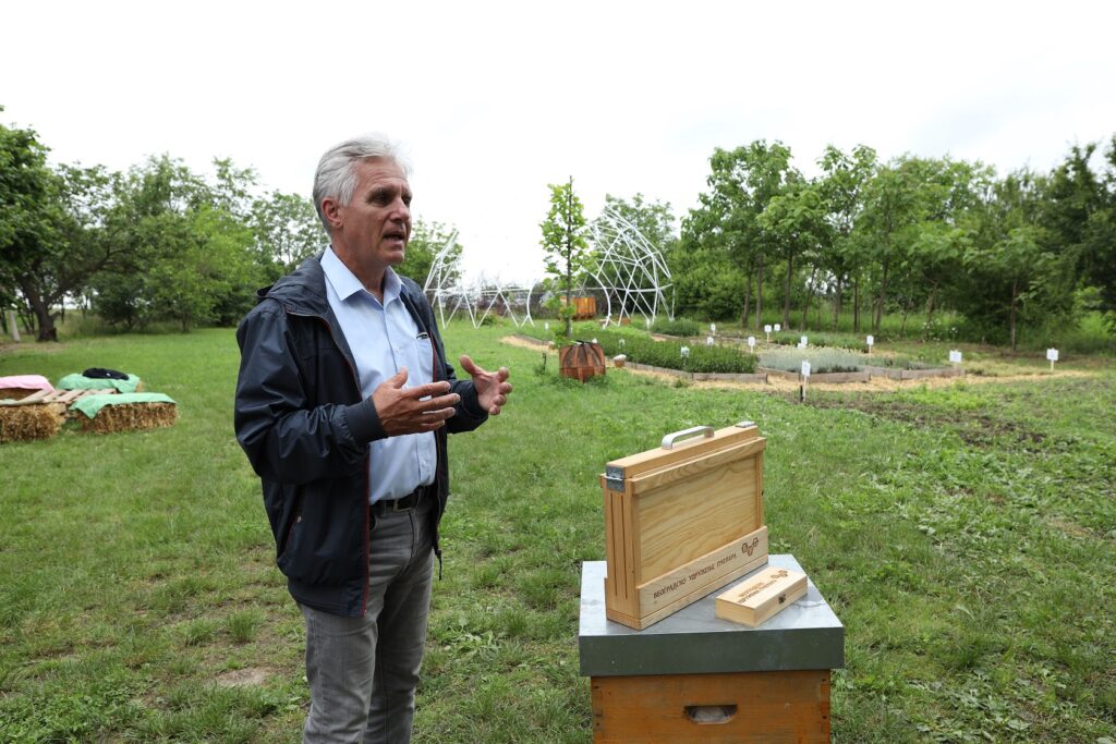 1685625491-Stanko-Rajic-predsednik-Beogradskog-udruzenja-pcelara-Srbije-1024x683.jpg
