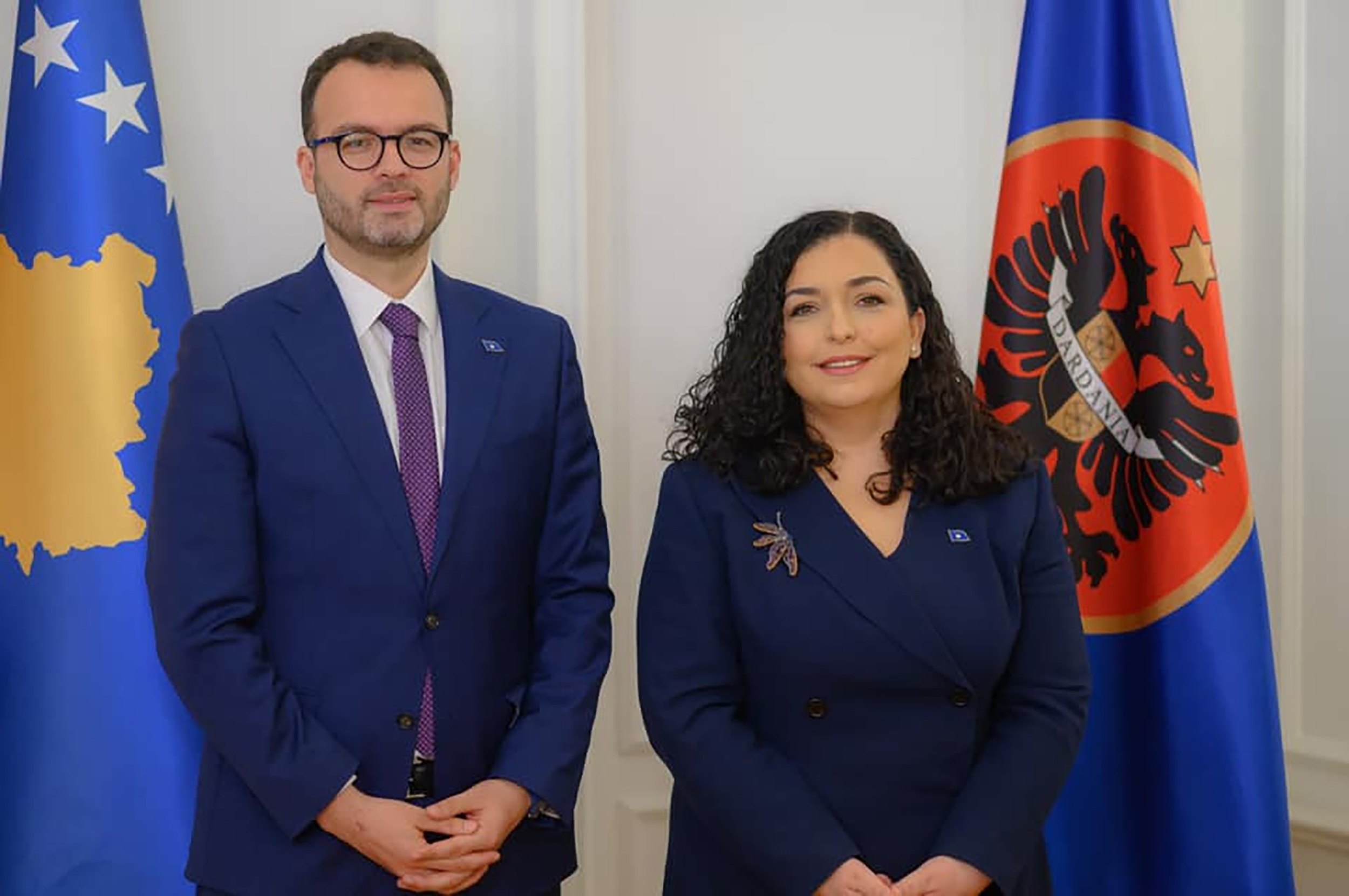 Blerim Vela Bljerim Velja (Blerim Vela)
Blerim Vela imenovan danas za šefa osoblja predsednicePredsednica Republike Kosovo dr Vjosa Osmani – Sadriu danas je imenovala za šefa osoblja g. Blerima Velu.