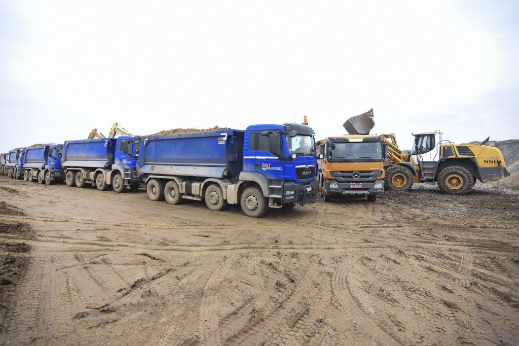 Bauwesen Bauvezen firma gradjevnski radovi  Novi Sad 28.04.2021 Pocetak izgradnje kovid bolnice na Miseluku firma Bauwesen iz Lazarevca je angazovana na izgradnji bolnice foto Nenad Lazic