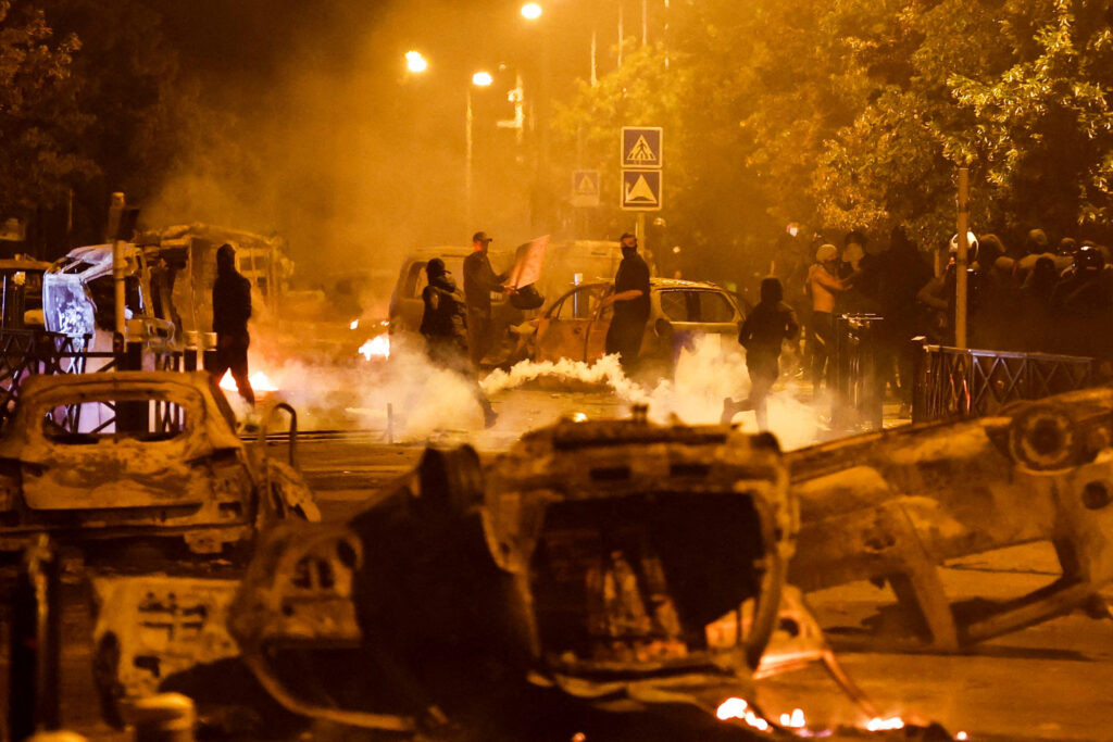 Protesters clash with police, following the death of Nahel, a 17-year-old teenager killed by a French police officer during a traffic stop, in Nanterre, Paris suburb, France, June 30, 2023. REUTERS/Gonzalo Fuentes     TPX IMAGES OF THE DAY