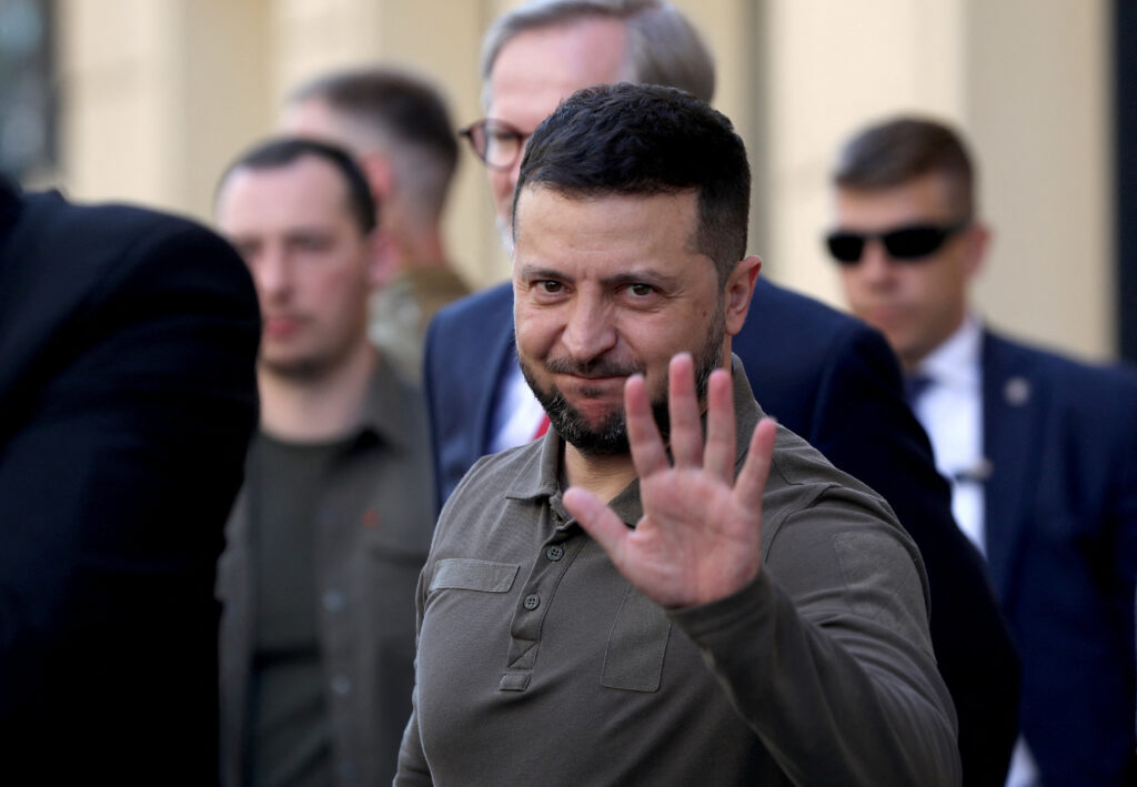 Ukraine's President Volodymyr Zelenskiy and Czech Prime Minister Petr Fiala arrive to lay flowers at Velvet Revolution Memorial in Prague, Czech Republic, July 7, 2023. REUTERS/Stringer NO RESALES. NO ARCHIVES.