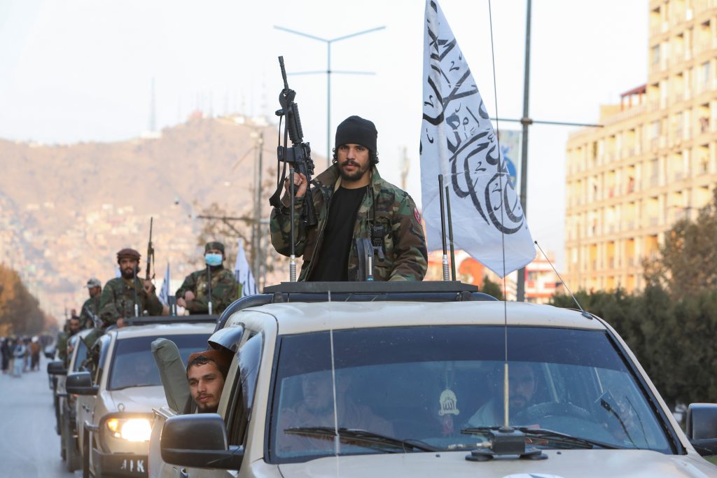 Avganistan, Kabul, Talibani, vojna parada
Taliban forces ride in a car during a Taliban military parade in Kabul, Afghanistan November 14, 2021. REUTERS/Ali Khara NO RESALES. NO ARCHIVES