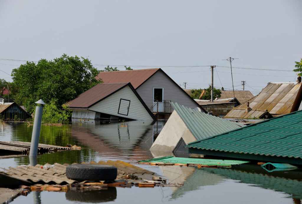A view shows a flooded residential area following the collapse of the Nova Kakhovka dam in the course of Russia-Ukraine conflict, in the town of Hola Prystan in the Kherson region, Russian-controlled Ukraine, June 8, 2023. REUTERS/Alexander Ermochenko
