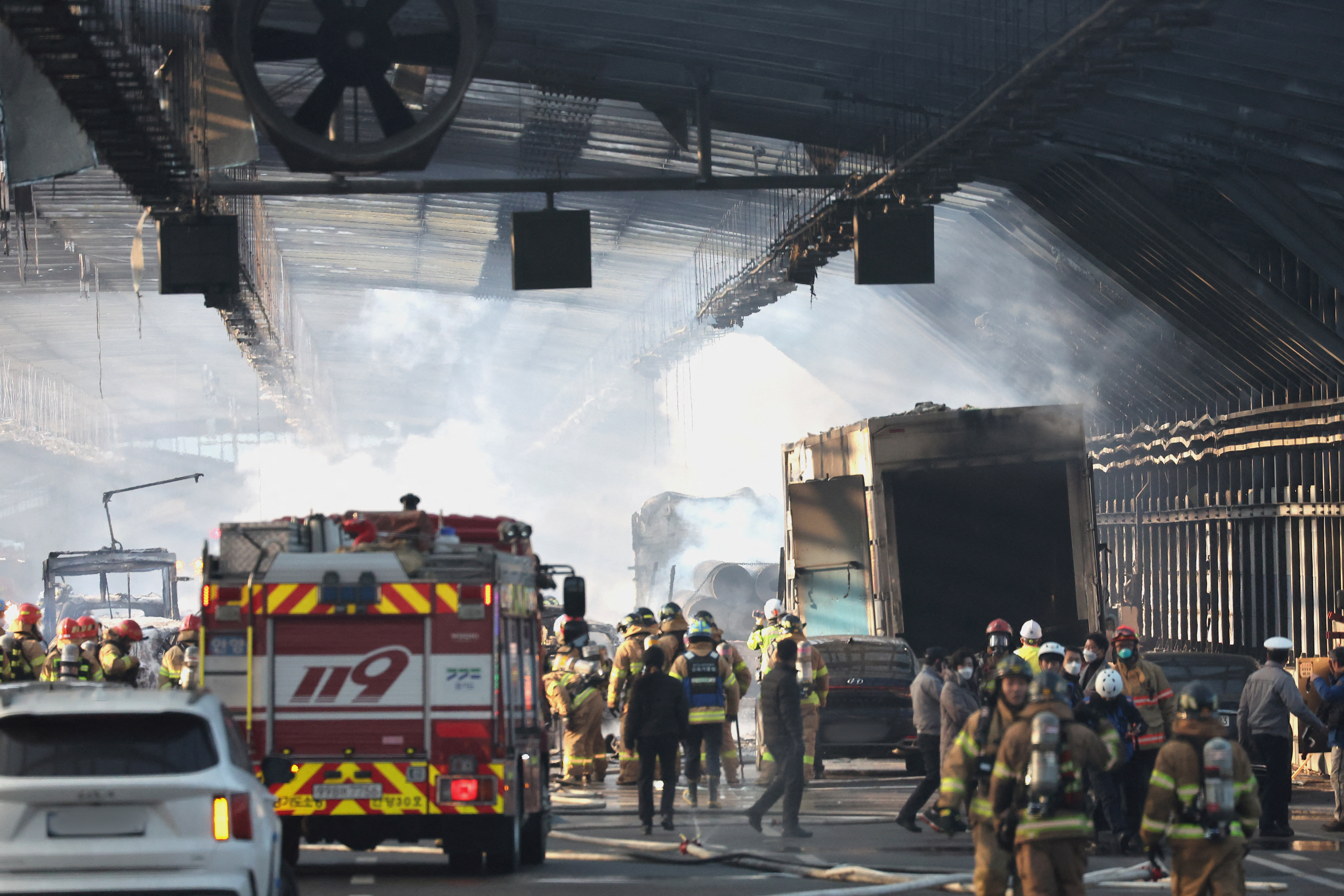 Burnt trucks are seen inside a tunnel that was burnt down in Gwacheon, South Korea, December 29, 2022.   Yonhap via REUTERS   ATTENTION EDITORS - THIS IMAGE HAS BEEN SUPPLIED BY A THIRD PARTY. SOUTH KOREA OUT. NO RESALES. NO ARCHIVE.