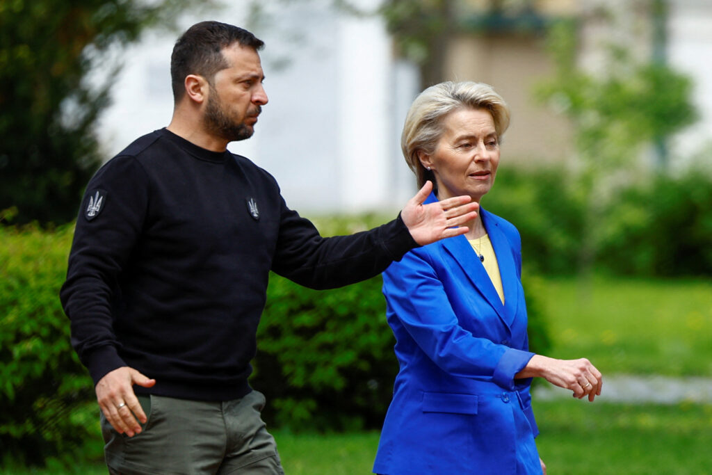 European Commission President Ursula von der Leyen and Ukraine's President Volodymyr Zelenskiy arrive for a joint press conference, amid Russia's attack on Ukraine, in Kyiv, Ukraine May 9, 2023.  REUTERS/Valentyn Ogirenko