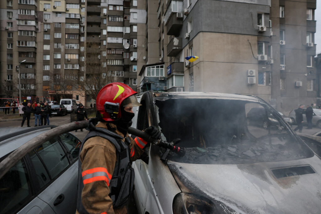 Emergency workers extinguish fire in vehicles at the site of a Russian missile strike, amid Russia’s attack on Ukraine, in Kyiv, Ukraine March 9, 2023. REUTERS/Gleb Garanich     TPX IMAGES OF THE DAY