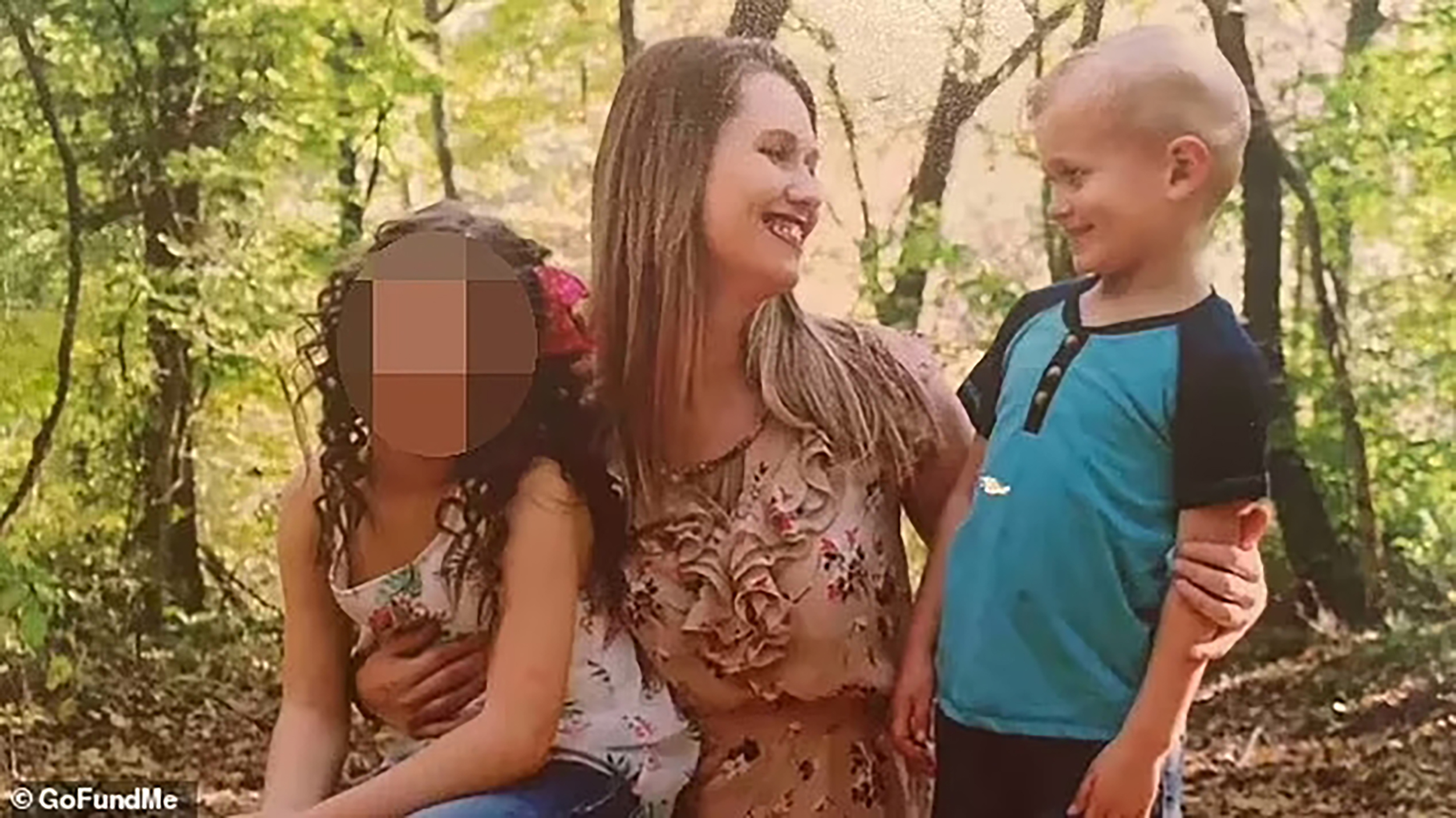 71636017-12148347-Mom_April_Lyda_with_her_son_Zander_on_a_GoFundme_appeal_for_the_-a-6_1685623432207 copy