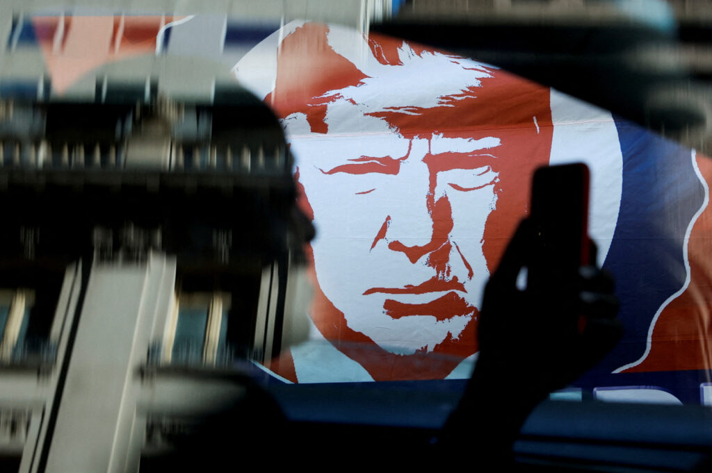 A person uses a smartphone after former U.S. President Donald Trump's indictment by a Manhattan grand jury following a probe into hush money paid to porn star Stormy Daniels, in New York City, U.S, April 3, 2023.  REUTERS/Amanda Perobelli