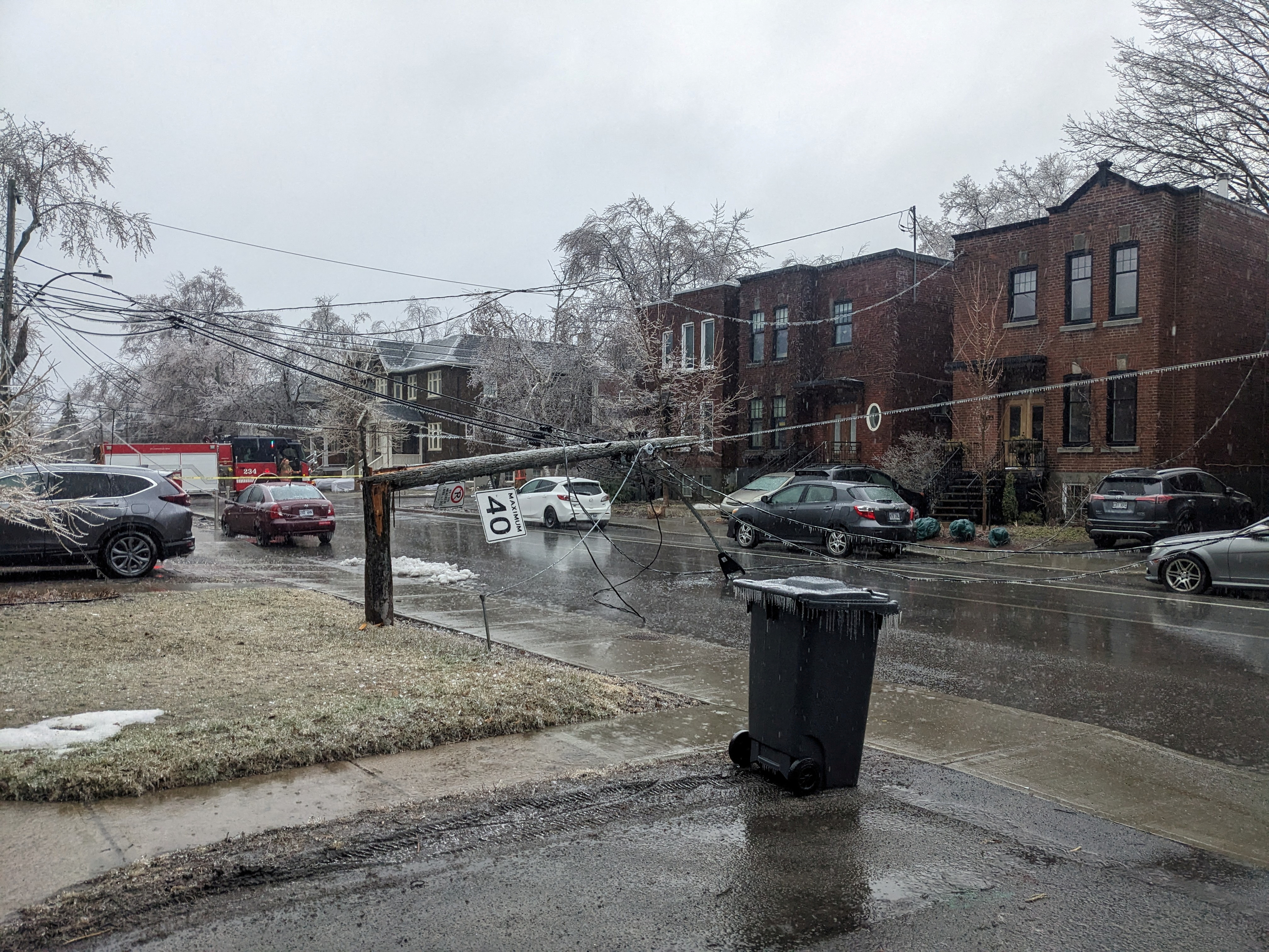 View of the damage following an ice storm in Montreal, Quebec, Canada April 5, 2023 in this image obtained from social media. Tony Salador via REUTERS  THIS IMAGE HAS BEEN SUPPLIED BY A THIRD PARTY. MANDATORY CREDIT. NO RESALES. NO ARCHIVES.