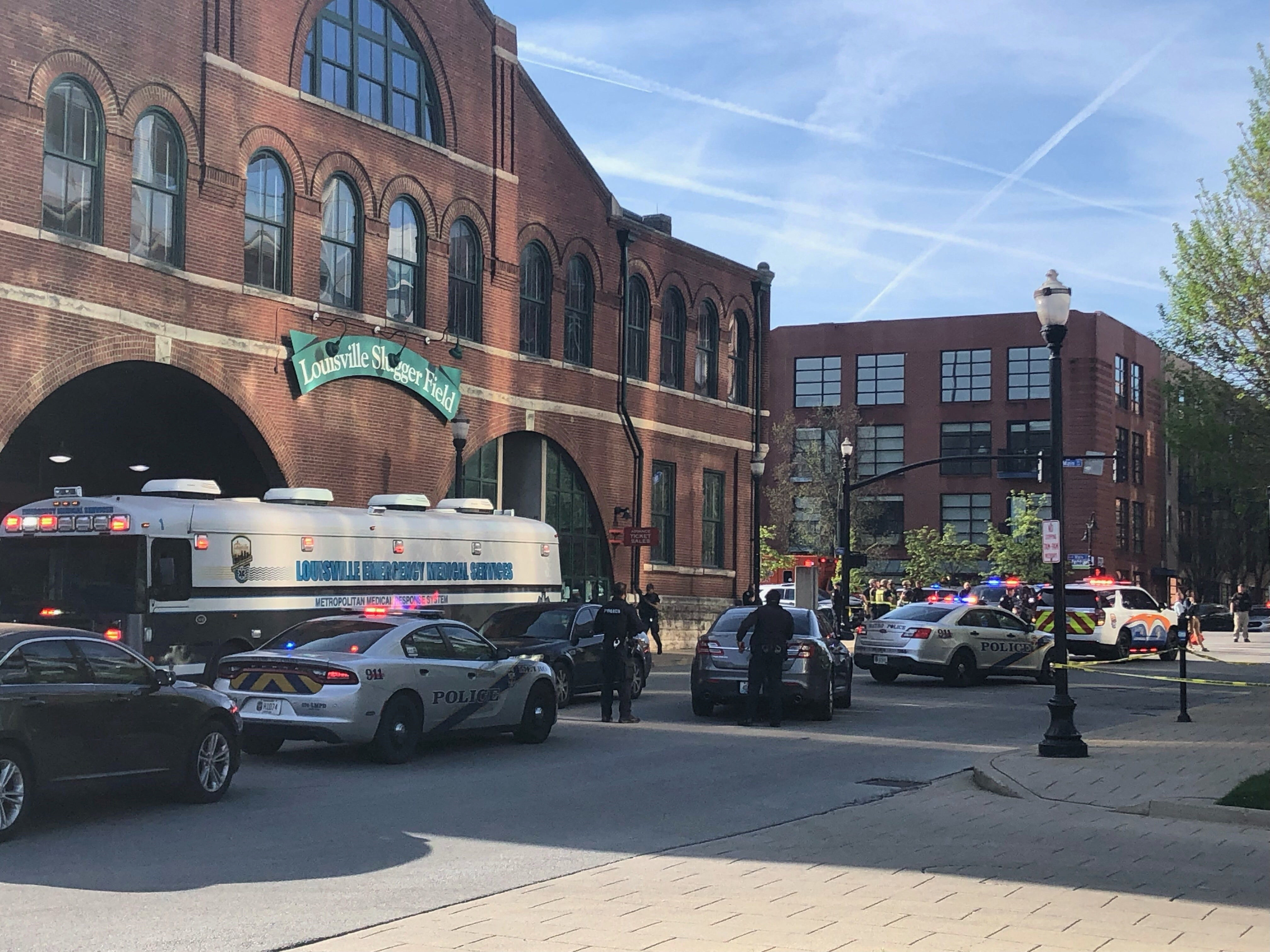 Louisville Metro Police deploy for an "active police situation" that includes mass casualties near Slugger Field in Louisville, Kentucky, U.S. April 10, 2023.  Michael Clevenger/USA Today Network via REUTERS. NO RESALES. NO ARCHIVES. MANDATORY CREDIT