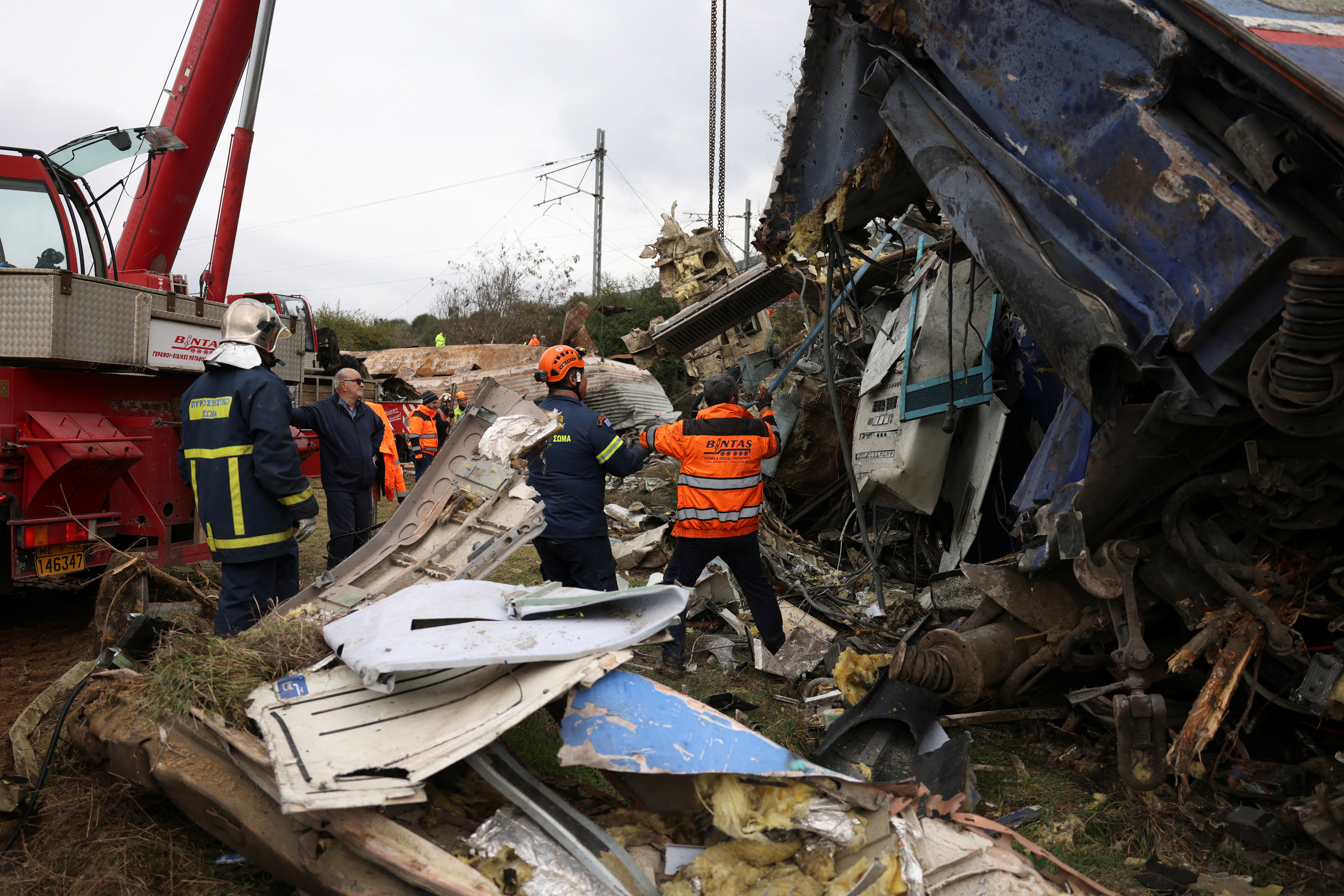 Rescuers operate at the site of a crash, where two trains collided, near the city of Larissa, Greece, March 1, 2023. REUTERS/Alexandros Avramidis