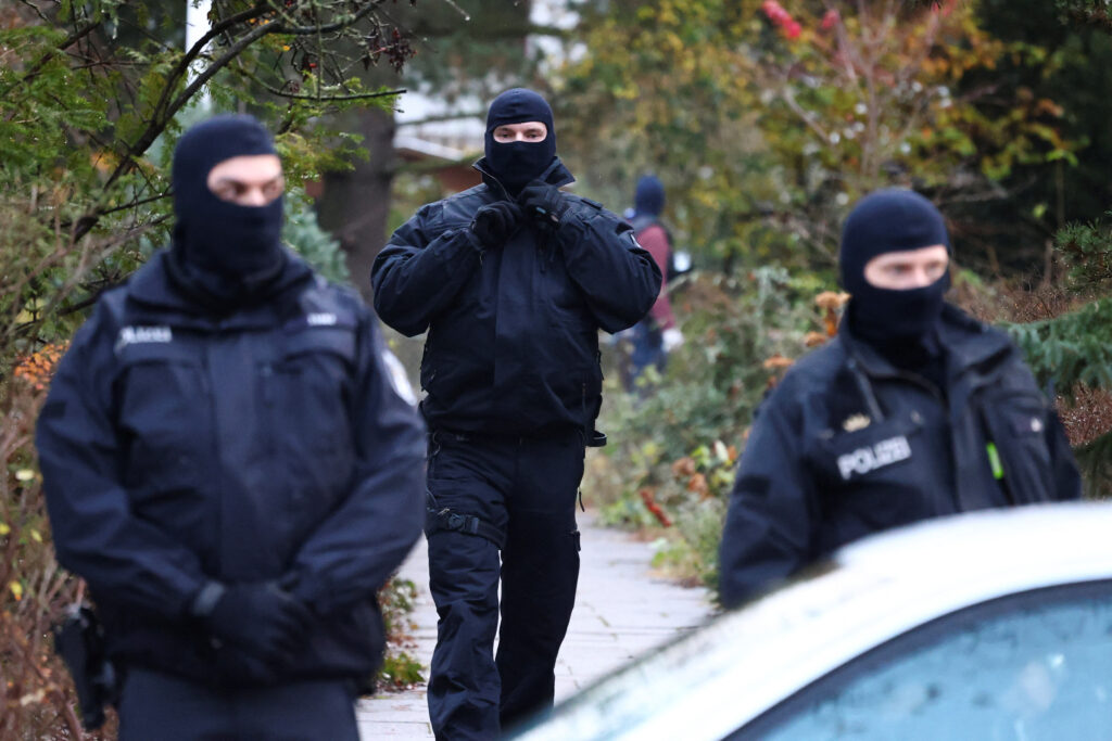 1670400888-2022-12-07T081210Z_1843538529_RC2W0Y95OICB_RTRMADP_3_GERMANY-POLITICS-RAIDS-1024x683.jpg