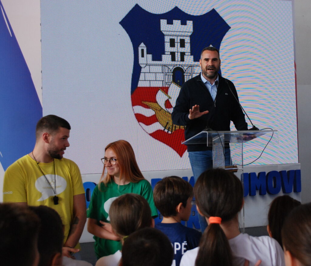 1698438519-nikola-penic-otvorio-sajam-sporta-u-obrenovcu-foto-SSAB-1024x879.jpg