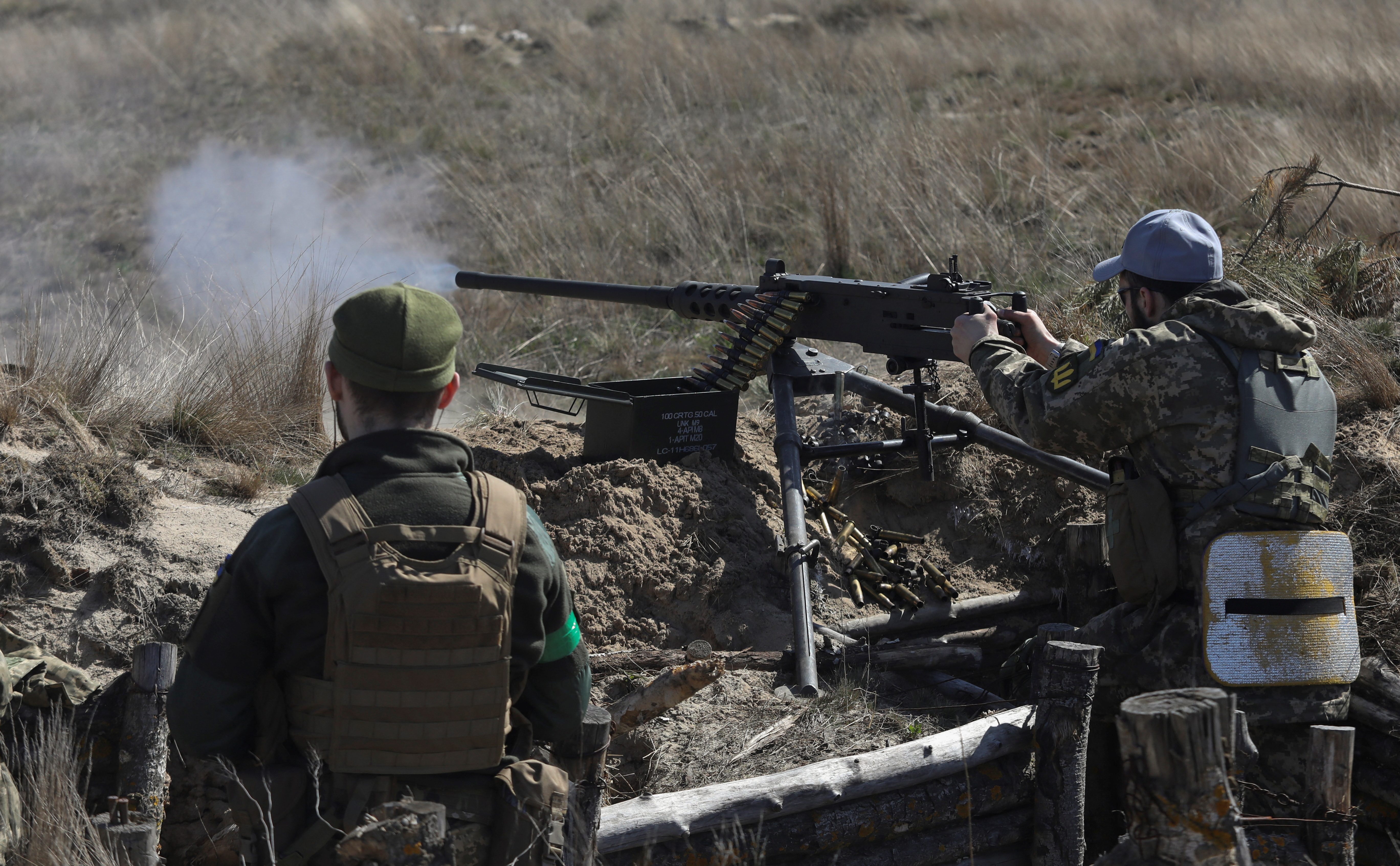 Members of the Ukrainian Territorial Defence Forces attend military drills, as Russia?s attack on Ukraine continues, in Kyiv Region, Ukraine April 15, 2022.  REUTERS/Stringer