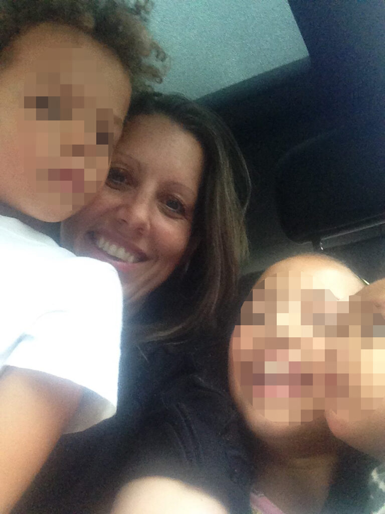 Kara Alexander, 45, is accused of killing Marley Thomas, five, and two-year-old Elijah Thomas in Dagenham, East London.
preuzeto sa
https://www.facebook.com/kara.alexander.94/photos