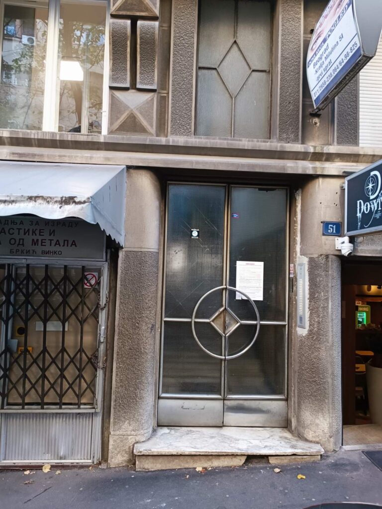 paspartu za 4 novembar KADA LJUDI POSTAJU ZVERI