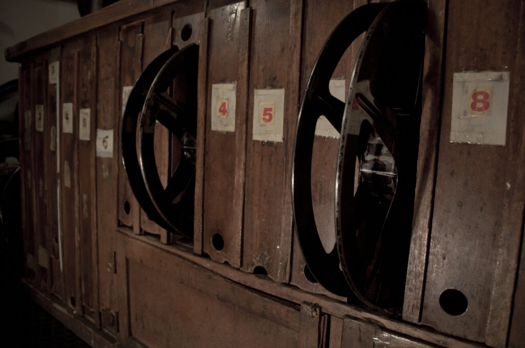 Dvorana kulturnog centra Beograda, DKCB, Bolje je u bioskopu