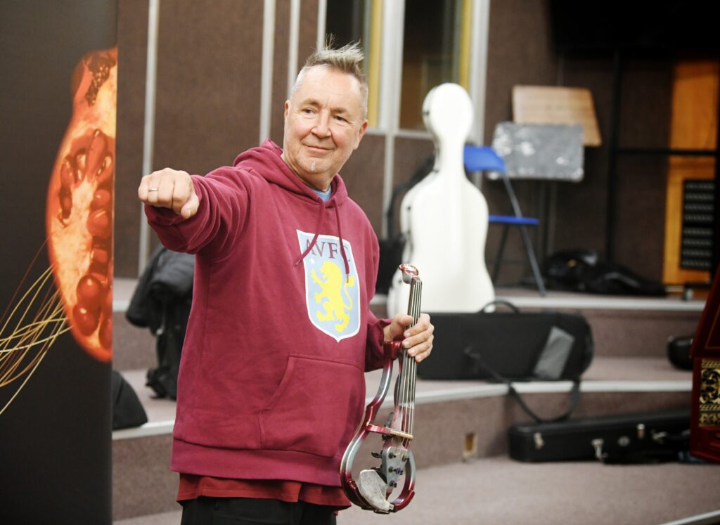 Beograd 18. oktobar 2023. Britanski violinista Najdžel Kenedi (Nigel Kennedy) gost ovogodisnjeg BEMUS-a intervju Foto:Vesna Lalić/Nova.rs