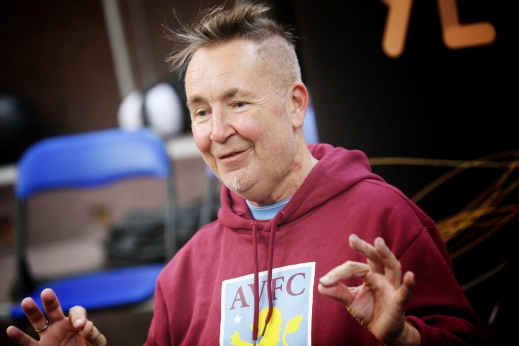 Beograd 18. oktobar 2023. Britanski violinista Najdžel Kenedi (Nigel Kennedy) gost ovogodisnjeg BEMUS-a intervju Foto:Vesna Lalić/Nova.rs