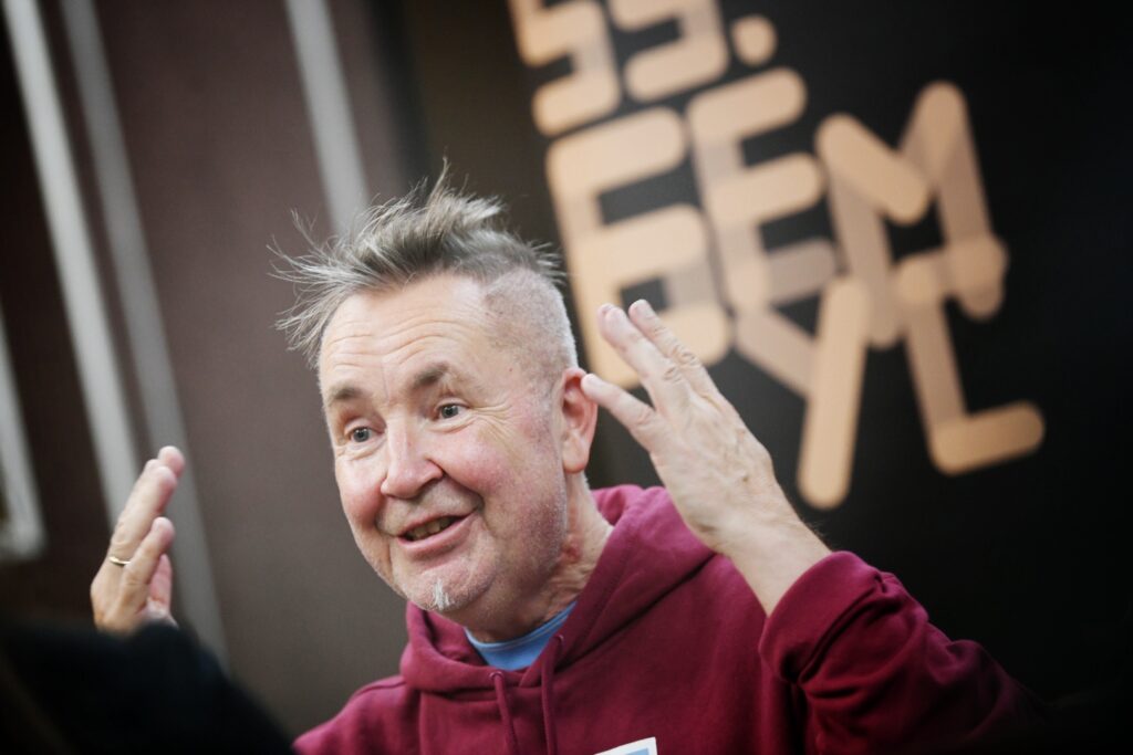 Beograd 18. oktobar 2023. Britanski violinista Najdžel Kenedi (Nigel Kennedy) gost ovogodisnjeg BEMUS-a intervju Foto:Vesna Lalić/Nova.rs