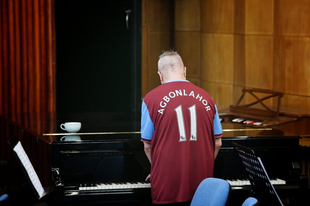 Beograd 18. oktobar 2023. Britanski violinista Najdžel Kenedi (Nigel Kennedy) gost ovogodisnjeg BEMUS-a intervju Foto:Vesna Lalić/Nova.rs