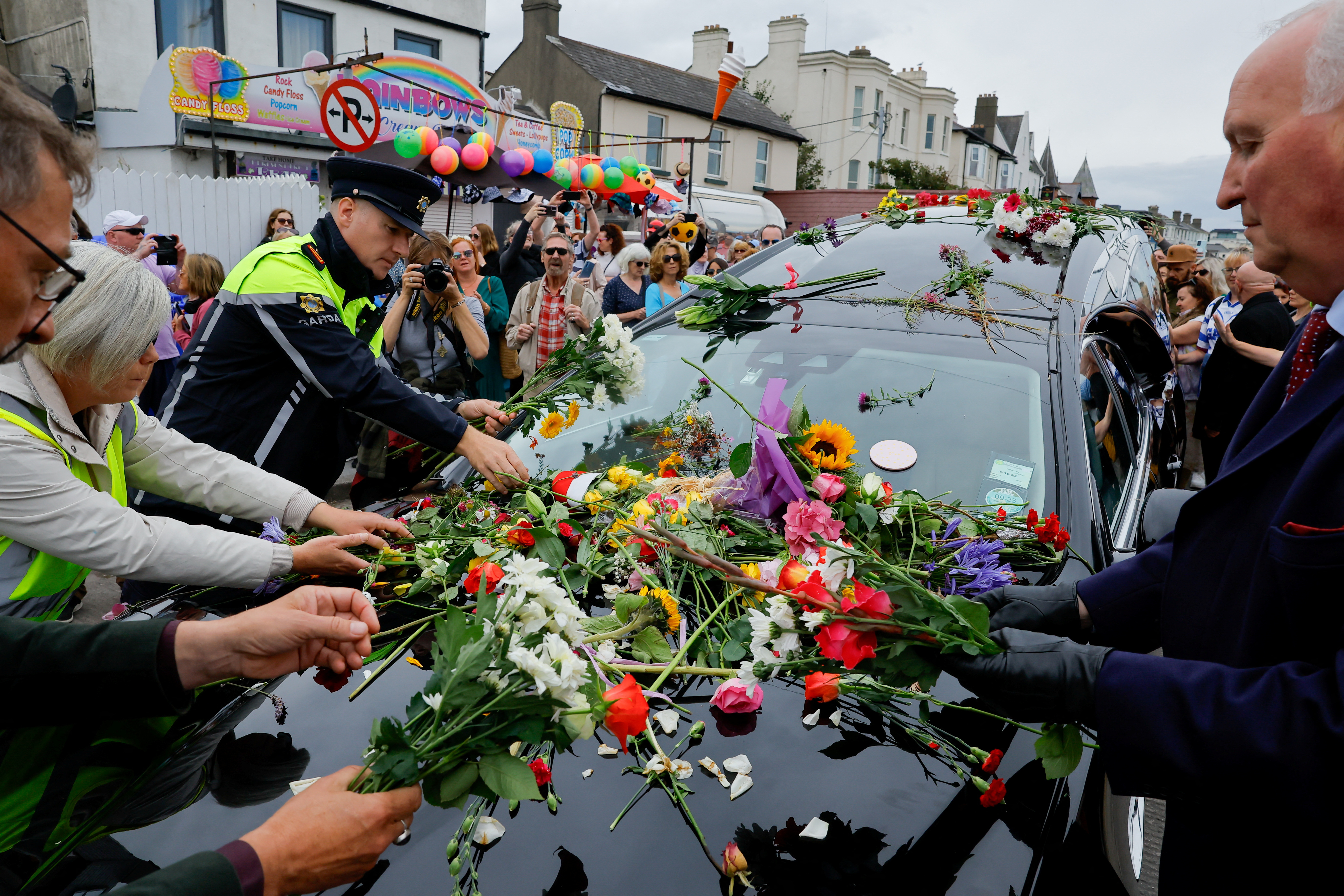 A hearse carrying the coffin of late Irish singer Sinead O'Connor passes near her former home during her funeral procession as fans line the street to say their last goodbye to her, in Bray, Ireland, August 8, 2023. REUTERS/Clodagh Kilcoyne
