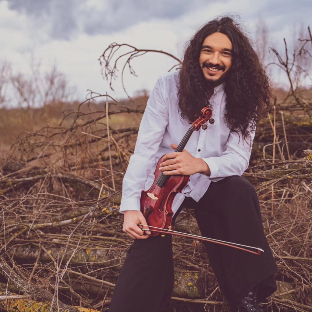 Nemanja Radulović potpisuje album „Roots“ na koncertnoj turneji u Beogradu i u gradovima širom Srbije