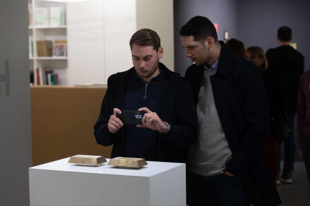 Otvorena izložba “Connecting the Future: Mladi umetnici iz Srbije i Holandije” u Galeriji DOTS