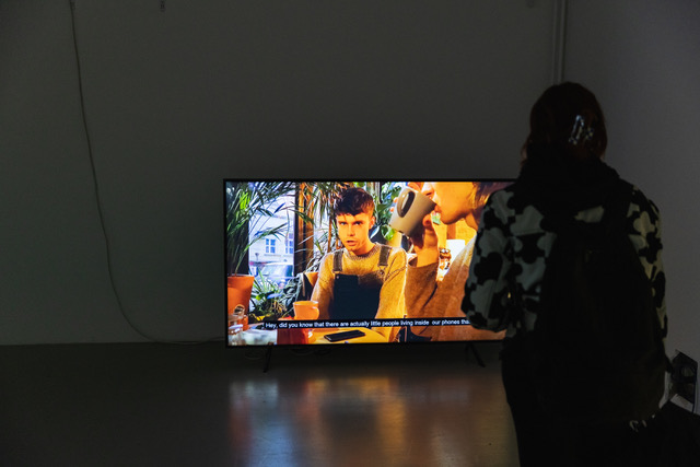 Foto 2 - Pavle Banović i Sofija Buzadžić Freeze body freeze Video performance Novembar galerija Foto Marijana Janković