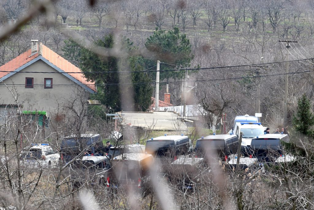 Beograd, Ritopek 07.02.2021. Zandarmerija i policijske snage pretrazuju kucu Veljko Belivuk, Velja Nevolja u Ritopeku Foto: Nemanja Jovanović/Nova.rs