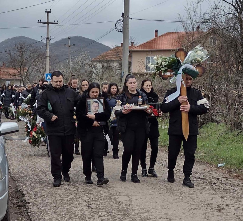 sahrana Rudar Nenad Trivunac (38) iz Subotinca sahranjen je danas na groblju
