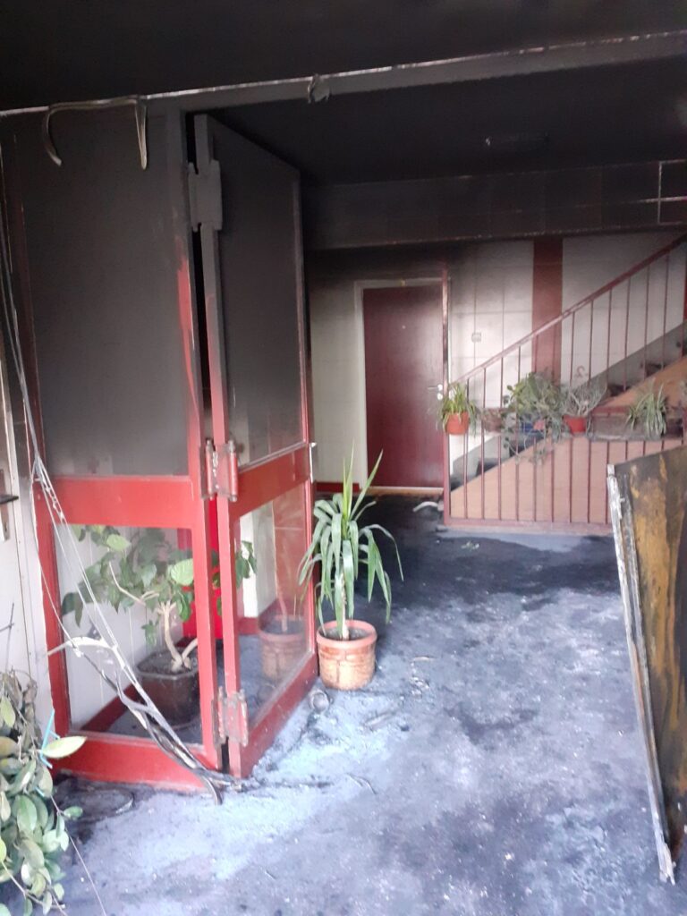 Aleksinackih rudara, zapaljen ulaz