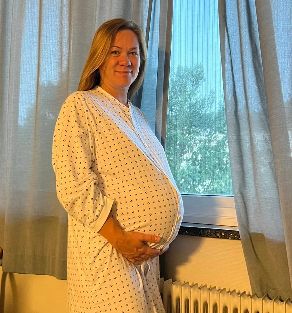 Bojana Norveška;  pre 4 godine otišla u Norvešku i sad priča kako je tamo porođaj bio veličanstven, šta sve ima porodilište, kakav luksuz