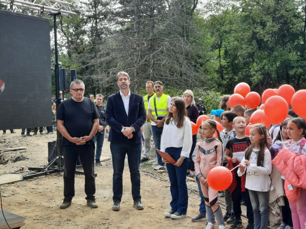 Kragujevac Bešnjaja 06. oktobar 2023. Kamen temeljac za novo odmaralište, donator donatora sredstava Slavoljub Milanović otac Bogdana Milanovića Kragujevčanina koji je 2019. godine preminuo od posledica kancera Foto:Aleksandra Petrović/Nova.rs