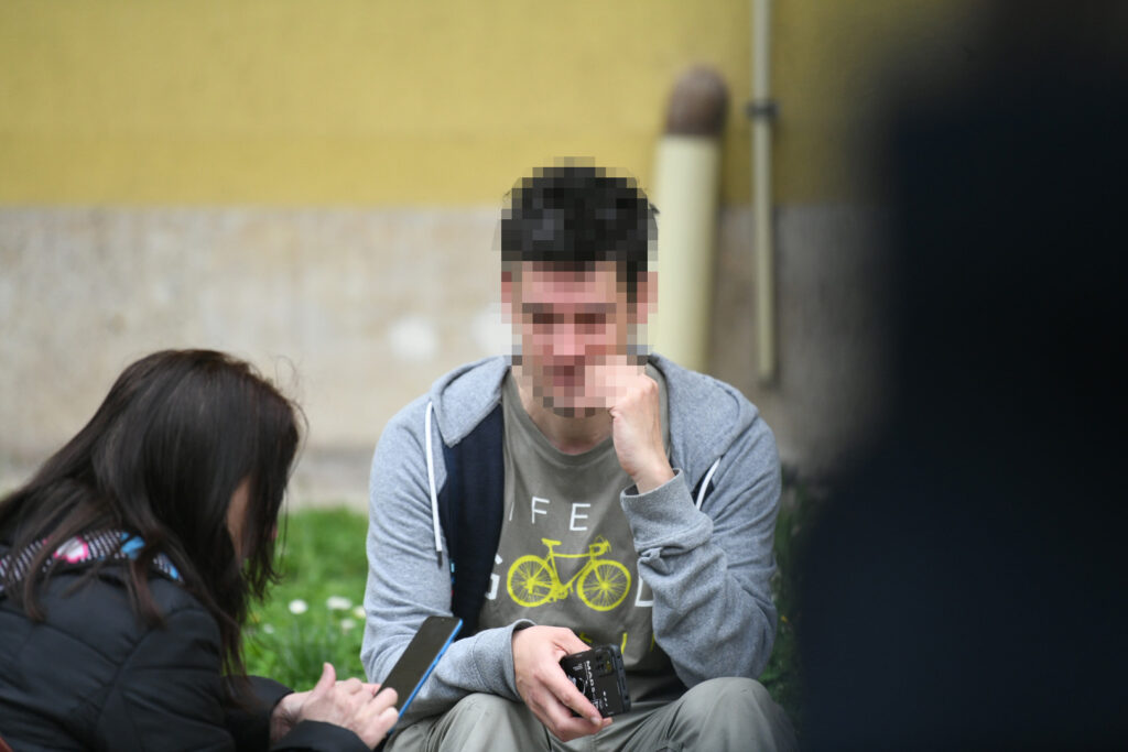 Otac devojčice 
Beograd 03.05.2023. Tiršova posle pucnjave u Osnovoj školi Vladislav Ribnikar na Vračaru. Policija. Univerzitetska dečija klinika Tiršova Foto: Vesna Lalić/Nova.rs