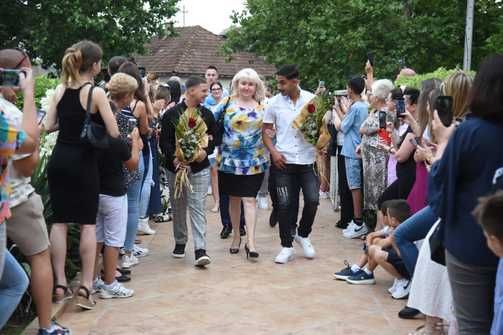 Maturanti Osnovne škole "Jovan Grčić Milenko" Beočin, opština platila malu maturu osmacima