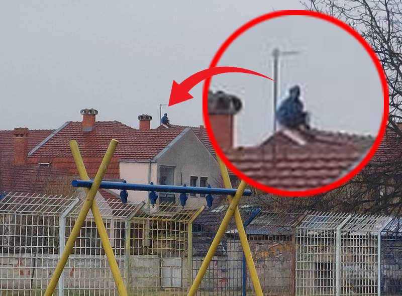 jugmedia.rs  DRAMA Osamnaestogodišnjak pokušava da se baci s krova kuće u leskovačkom kvartu Podvorce, policija ga ubeđuje da to ne čini