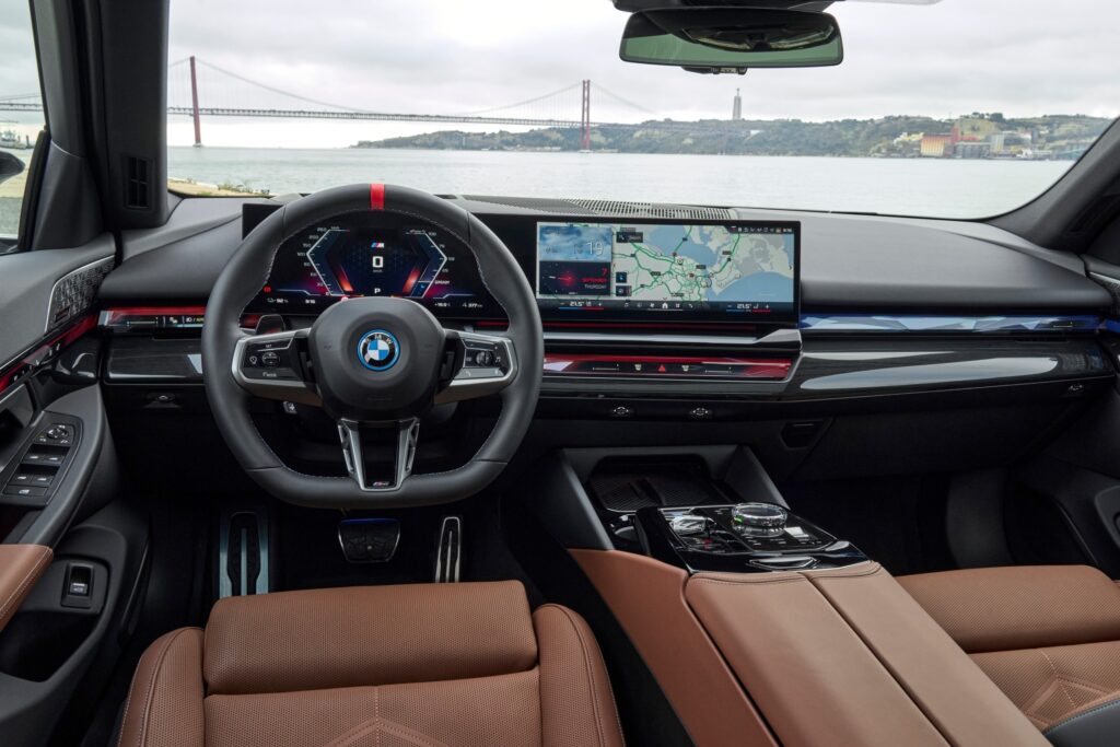BMW, Promo, a tagovi su : BMW, BMW 5, Serija 5, test