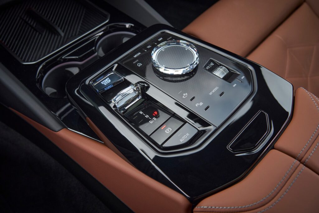 BMW, Promo, a tagovi su : BMW, BMW 5, Serija 5, test