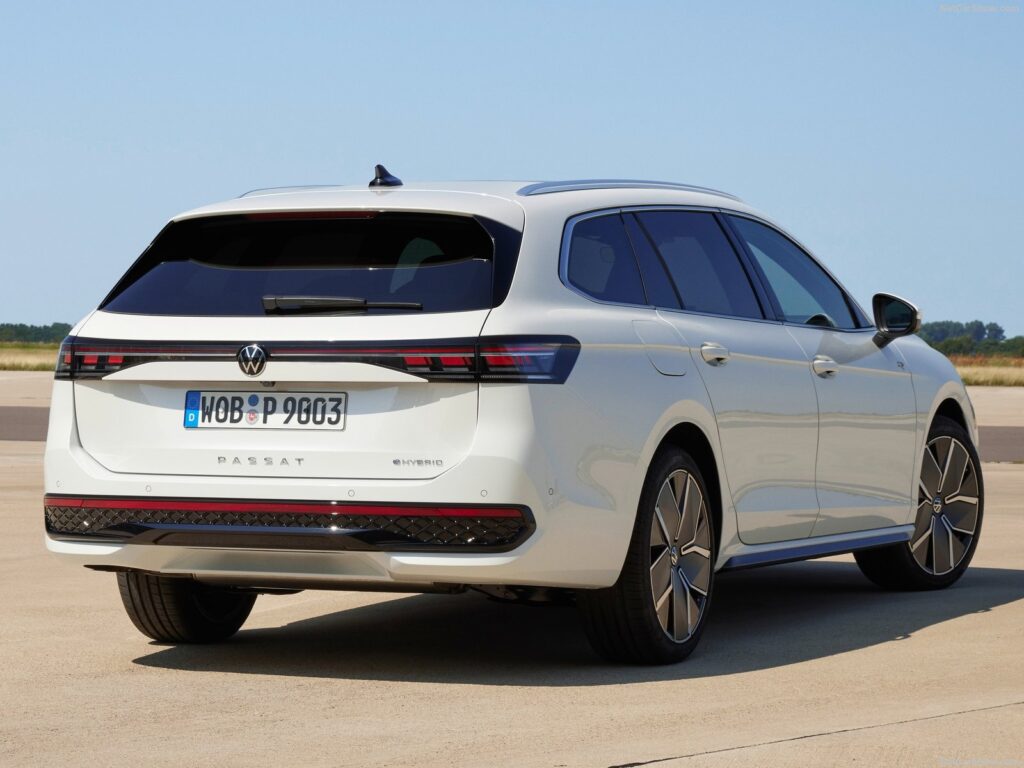 1693473276-Volkswagen-Passat_Variant-2024-1600-0b-2-1024x768.jpg