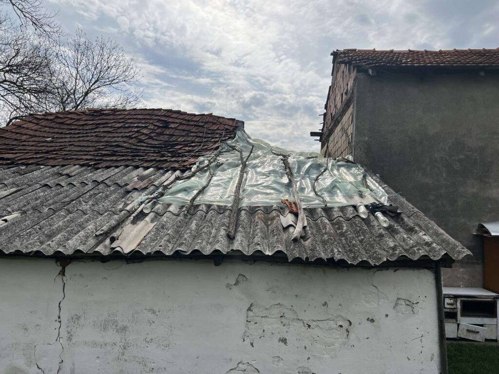 Porodica Ranković iz sela Kukići kod Čačka živi u trošnoj kući bez osnovnih uslova za život. Otac preminuo - borio se na Košarama, a deca nemaju ni osnovne uslove za život